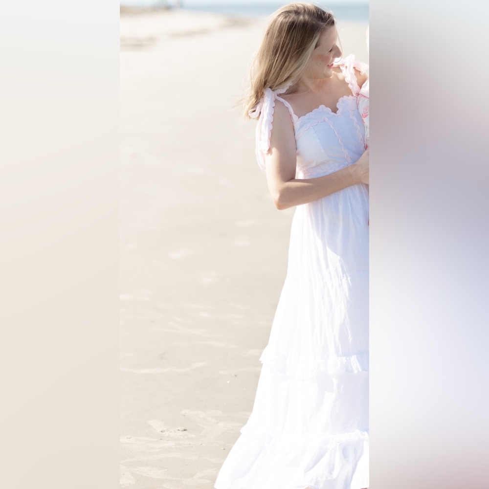 White Maxi Dress with Light Pink Ric Rac. Madison Mathew CHARLESTON. Size: XS.